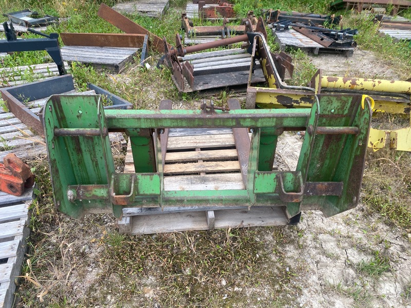 Attachments  John Deere Pallet Forks Photo